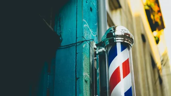https://cdn.salonspotlight.com/photos/ZG0pY0T1KI1Q9iz3a81u/4acc72f1-a7b9-4e34-983c-4fbe81d30ba1_720x720