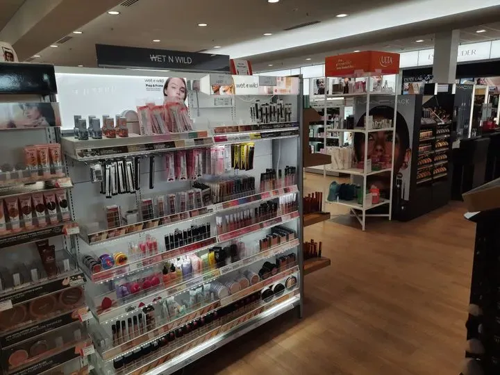 https://cdn.salonspotlight.com/photos/ZHdvUhqCThHzbsqvYEAk/b40cce7b-e138-4311-a7f5-7e1a06792f75_720x720