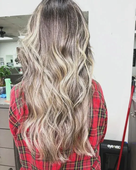 https://cdn.salonspotlight.com/photos/ZHz6Vf0hzHRJH6v6V2jj/ee3a60ab-ecc0-44cd-9388-74dd0099c29b_720x720