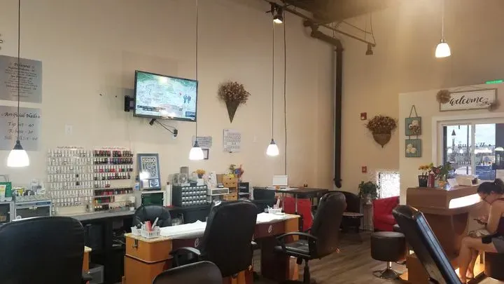 https://cdn.salonspotlight.com/photos/ZJqiJRNlFTWKx3PpyE9T/02c94cdd-53f5-420b-a460-8262e072f480_720x720
