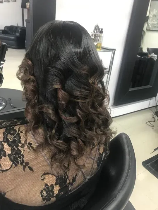 https://cdn.salonspotlight.com/photos/ZMO6fc8sBD8oLFUTuGsC/75296670-46e7-4cc0-bcdc-f9fe4a0fd65e_720x720