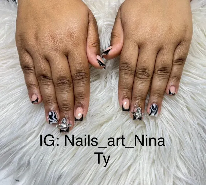 https://cdn.salonspotlight.com/photos/ZOfxnF5RGS1qpEZ8f0ET/3a68ee65-ff37-45b2-994d-dde151cac1f7_720x720