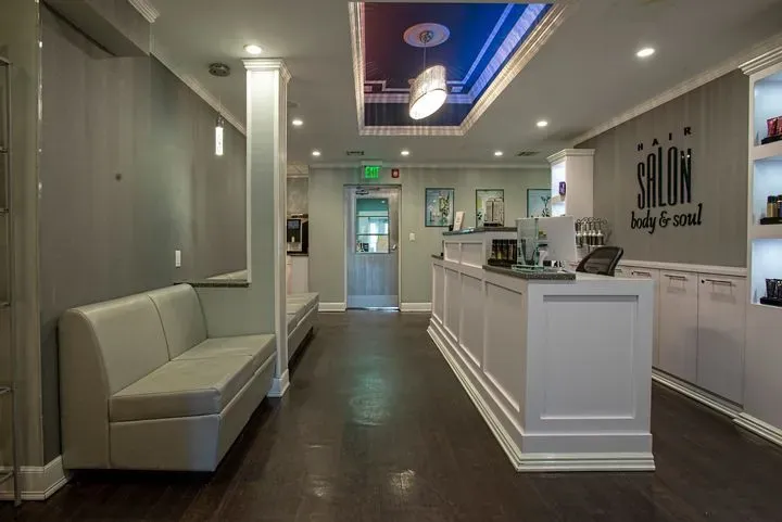 https://cdn.salonspotlight.com/photos/ZQGCwKDaZWZkFcEmRQiv/26a4aacc-2702-46a3-bac7-16260eaff9fa_720x720