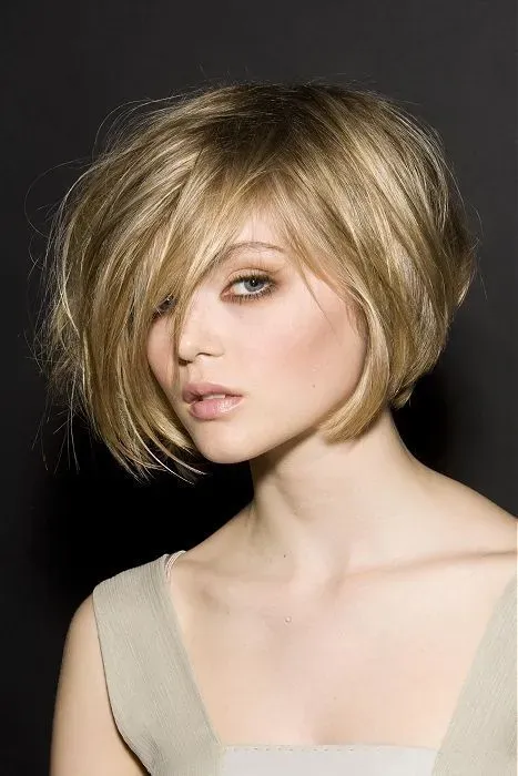https://cdn.salonspotlight.com/photos/ZRD1LScVefzIK8LHI5eR/90ee3a5c-cf3a-4b25-a7c9-5e8c8d39658e_720x720