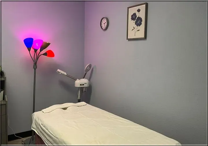https://cdn.salonspotlight.com/photos/ZRmHsUIlBjvFrPUdnJfX/1a222253-e245-4be8-b67a-0650b27c133e_720x720