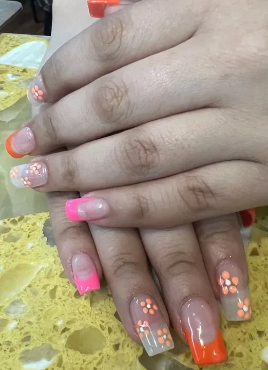 https://cdn.salonspotlight.com/photos/ZSfLW05q7WXhKYyAxnvp/03730020-2c48-48a5-8bc0-d8095e36e347_720x720