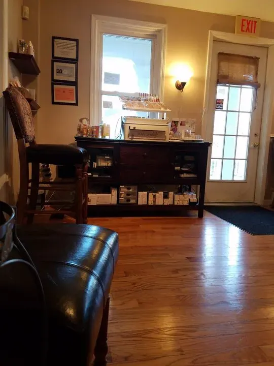 https://cdn.salonspotlight.com/photos/ZTbEqJo3p6wY1QjeTyPZ/61ef7551-0603-40fc-a336-6b63703be161_720x720