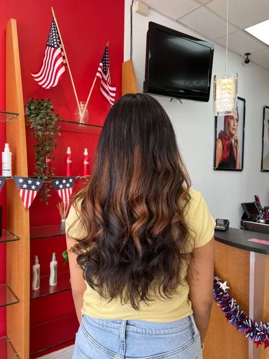 https://cdn.salonspotlight.com/photos/ZUSUvyESbPvC659qyQJC/66f5bbfa-cf48-4130-876e-2957d4cc908f_720x720