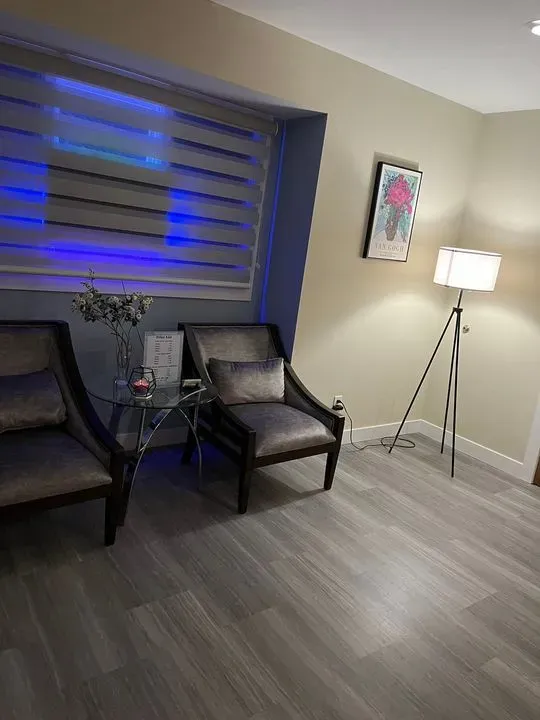 https://cdn.salonspotlight.com/photos/ZUjAIwkMqNStvQB0GLBc/273e7fc4-7c34-49e6-aa60-b69cb032efe1_720x720