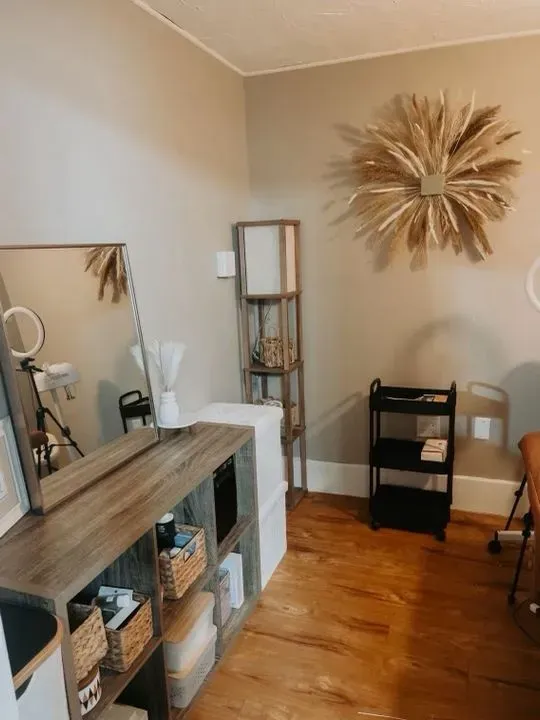 https://cdn.salonspotlight.com/photos/ZWGQ1qoUfgOUl8iuqjdp/0164358e-ecc8-45cc-a0bb-0d0e5e2eefa3_720x720