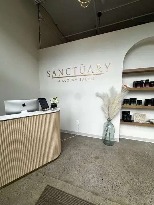 https://cdn.salonspotlight.com/photos/ZWUbV0TdvD2kyrA2NRzG/a00fff13-339b-4cd9-8eea-c9ea3a99ced2_720x720