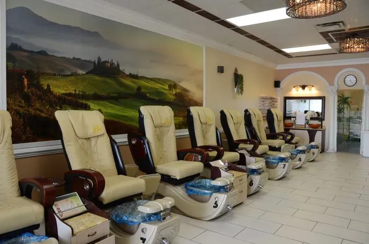 https://cdn.salonspotlight.com/photos/ZYKXDGDHo4HfYJiff4c4/eadce6bb-9d58-43de-b6d2-9cc8d41ee70e_720x720