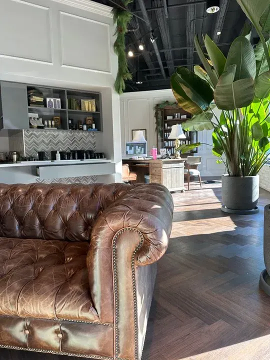 https://cdn.salonspotlight.com/photos/ZYLkpLCLhbVNyOpSAqlw/1c699819-b3cb-45d7-afe3-d45674e5b1fd_720x720