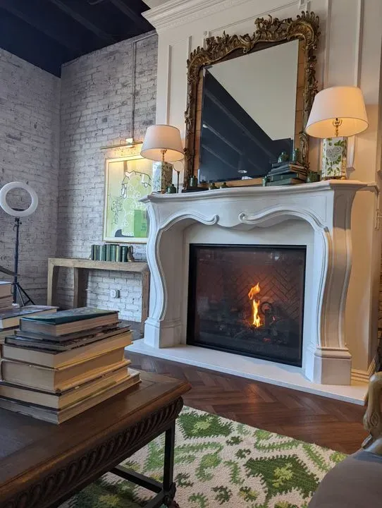 https://cdn.salonspotlight.com/photos/ZYLkpLCLhbVNyOpSAqlw/d912f002-74de-43a5-b209-417293c52df1_720x720