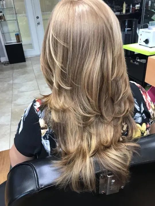 https://cdn.salonspotlight.com/photos/ZbjhZEmMOwFJ581LVqQM/4d149472-ac34-4db9-a6d3-2f7cf16d4976_720x720