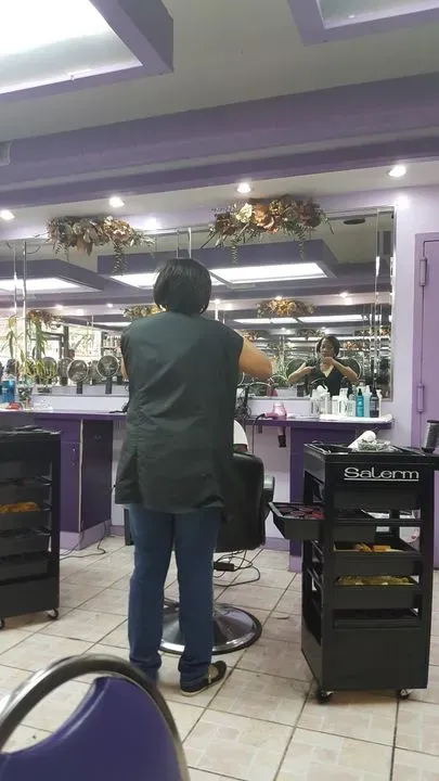 https://cdn.salonspotlight.com/photos/ZbjhZEmMOwFJ581LVqQM/9c097c86-3853-4811-8008-310f2979e318_720x720