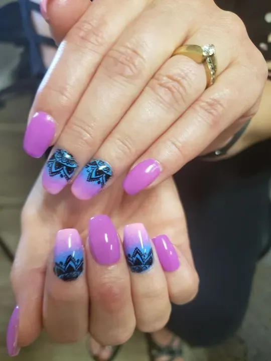 https://cdn.salonspotlight.com/photos/ZclcezRuYeI2aWJoMUSy/425a1522-ead1-4e22-9f2b-1ef70e3b5dc7_720x720