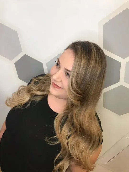 https://cdn.salonspotlight.com/photos/Zem1ndCpxu3musav5UML/ddf51996-cc24-40e7-9f25-2b543ef7bcb0_720x720