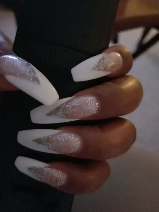 https://cdn.salonspotlight.com/photos/ZenhPMpgiDXNLBCmBFLM/687ff94b-3354-48ad-b951-65acff284d9d_720x720