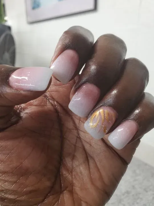 https://cdn.salonspotlight.com/photos/ZenhPMpgiDXNLBCmBFLM/a3502621-d2a7-4f40-bbc2-b2e47414af53_720x720