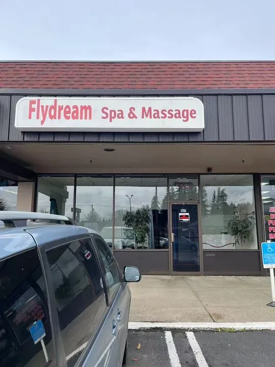 https://cdn.salonspotlight.com/photos/ZfqFKmd5XmePwMazpDw2/15f8934f-e89b-4484-989c-96e005c082d7_720x720