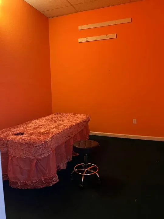 https://cdn.salonspotlight.com/photos/ZfqFKmd5XmePwMazpDw2/fb41539b-105c-46b1-a66a-618dc47e549f_720x720