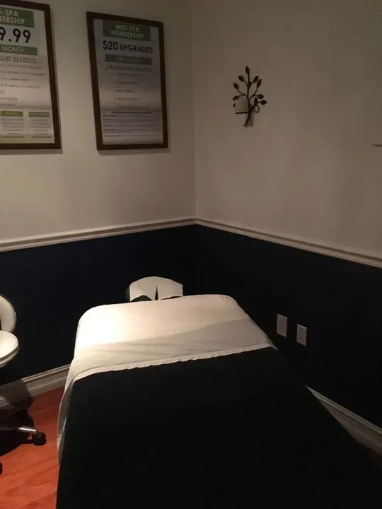 https://cdn.salonspotlight.com/photos/Zj1bximYu1GWO7VBwTcO/b8789da4-c5eb-4b36-9eef-9bce811d0d5b_720x720