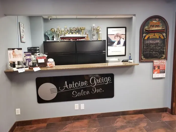 https://cdn.salonspotlight.com/photos/ZjBO2yylAaOoVGUAtqT8/8b044091-9580-43c3-b74e-96d264483840_720x720