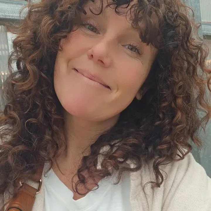 https://cdn.salonspotlight.com/photos/ZjBO2yylAaOoVGUAtqT8/d7c4ef21-62cb-4f15-abd4-a19a21d848a6_720x720
