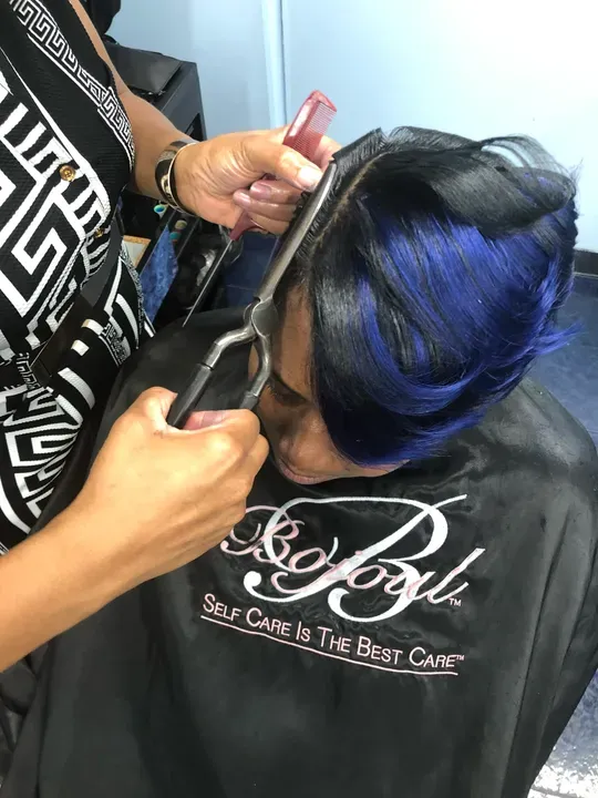 https://cdn.salonspotlight.com/photos/ZjCtVvYgwN5VAJNk3ay0/cf21570e-567c-4bbd-8453-cdf9ffa7b1cf_720x720