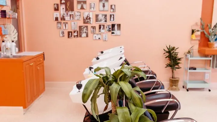 https://cdn.salonspotlight.com/photos/ZkMKLgZKzZtdlPL1Y1h0/cf64936a-31d2-4364-917c-4fe7fb4029b6_720x720