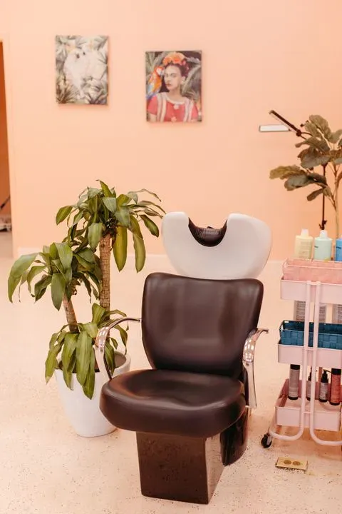 https://cdn.salonspotlight.com/photos/ZkMKLgZKzZtdlPL1Y1h0/e6287d00-a26e-4086-997e-224c671c01b5_720x720