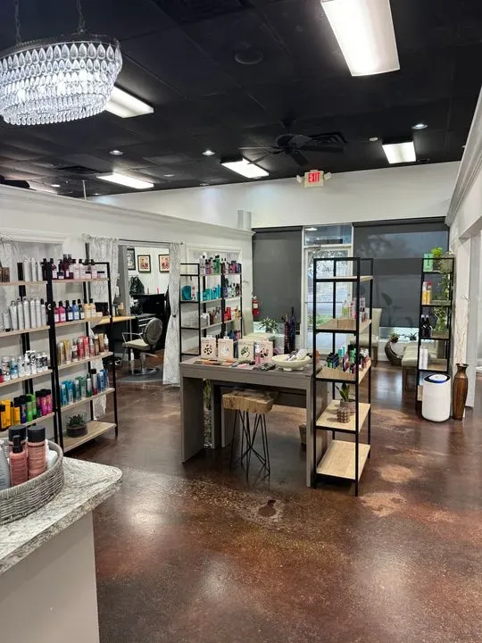 https://cdn.salonspotlight.com/photos/ZkjGpR8U3bDSPxnKLKKc/28569b5b-9bdc-4a0a-829a-c2b3652a345b_720x720