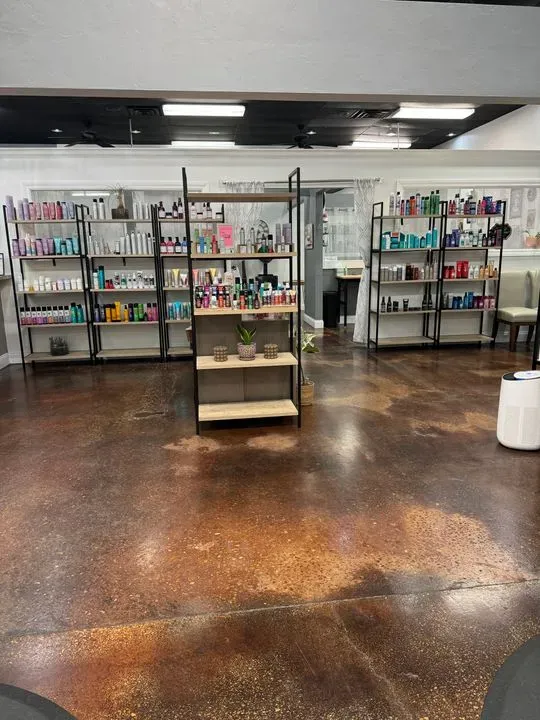 https://cdn.salonspotlight.com/photos/ZkjGpR8U3bDSPxnKLKKc/fc877c60-0d01-4ea1-8329-fbe3eaaa4c11_720x720