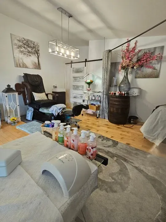 https://cdn.salonspotlight.com/photos/ZlDODCVcK7vDCHrnDfKC/a92d90ac-f475-4368-bac7-6d27f1fca5fd_720x720