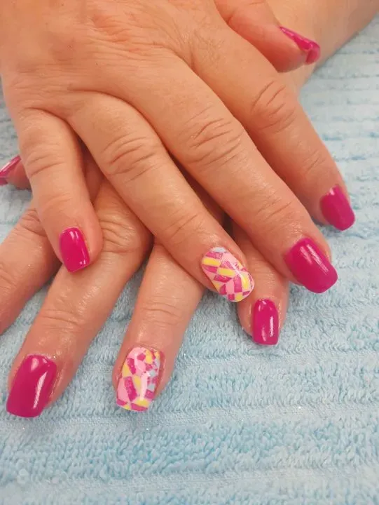 https://cdn.salonspotlight.com/photos/ZlDODCVcK7vDCHrnDfKC/e29230d0-833b-4111-9f53-c49ffe8406f3_720x720