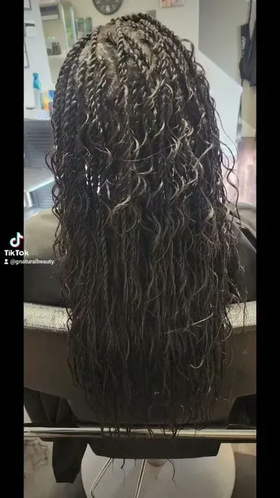 https://cdn.salonspotlight.com/photos/Zo3A8fvJOY1LAd4uBBb9/987b1997-c081-40a4-b5ea-12861383c412_720x720