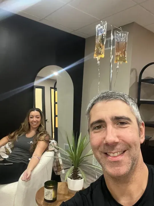 https://cdn.salonspotlight.com/photos/Zqs2EIblRxbg7MYX3eMf/0c620494-331b-46f5-bf4a-12e22b6ccd66_720x720
