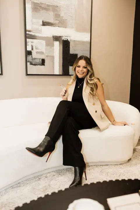 https://cdn.salonspotlight.com/photos/Zqs2EIblRxbg7MYX3eMf/83ee899b-370e-40ae-981e-c6cc85c741eb_720x720