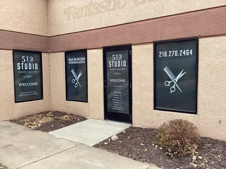 https://cdn.salonspotlight.com/photos/Zrngj8tUMbpfAweVFwU4/2e8fb4d2-74d0-44e0-91ff-8b6a94e55fba_720x720
