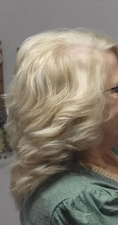 https://cdn.salonspotlight.com/photos/Zrngj8tUMbpfAweVFwU4/7223d895-8e01-4ede-9835-b1ce9ac641f9_720x720