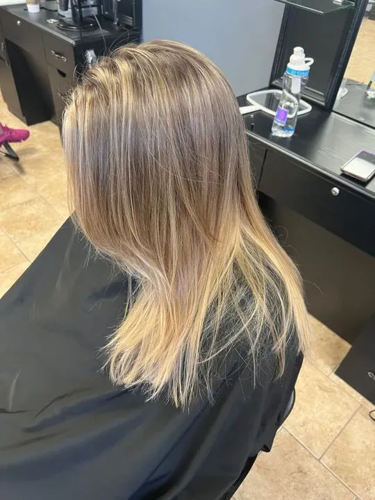 https://cdn.salonspotlight.com/photos/Zrngj8tUMbpfAweVFwU4/dfe54d25-9d60-4824-b52f-27f1e2138423_720x720