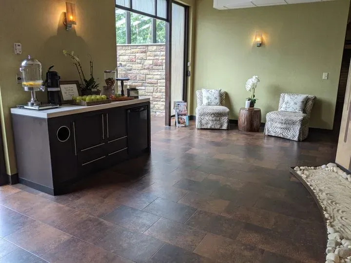 https://cdn.salonspotlight.com/photos/Zs5i0U2D9Pgeno1f8ckv/8a0b8c21-21d3-461d-846b-3861efe7ede6_720x720