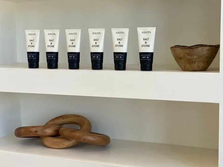 https://cdn.salonspotlight.com/photos/ZtBUz3QHGM0zWsnYs7He/0fd2f093-7855-4815-a4fa-449552c1dd5e_720x720