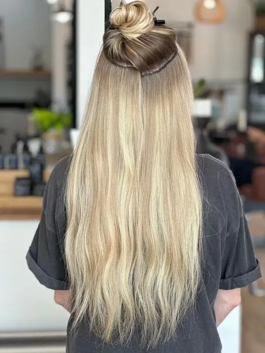 https://cdn.salonspotlight.com/photos/ZtBUz3QHGM0zWsnYs7He/412d7adc-6b2b-412c-9dbc-42e0361b3df7_720x720