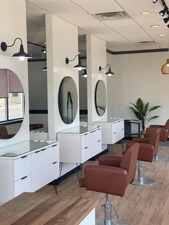 https://cdn.salonspotlight.com/photos/ZtBUz3QHGM0zWsnYs7He/584ca596-9cbd-4ee0-9e17-bb8ac32c007c_720x720