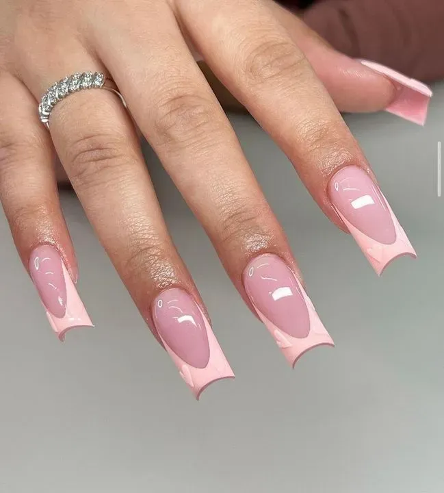 https://cdn.salonspotlight.com/photos/ZtIxw4yt7hvZX55KgWfI/2ac07a10-145e-417f-a86b-481618e74f65_720x720