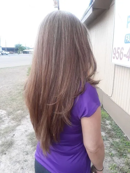 https://cdn.salonspotlight.com/photos/Zu0uCT2uehrcswo0tzVa/7e942d22-205c-448d-862d-dd9582f1b746_720x720