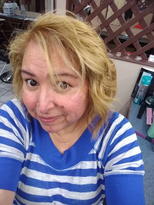 https://cdn.salonspotlight.com/photos/Zu0uCT2uehrcswo0tzVa/fab7ef73-a696-4542-9574-3197602cfe9e_720x720