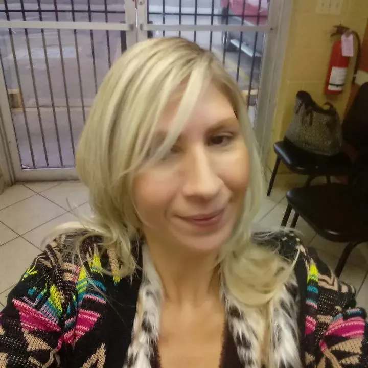 https://cdn.salonspotlight.com/photos/ZvMx4nkeMtVlZgNYgOC2/51d63c6b-ebb6-41e3-bb6f-839211ec0f18_720x720